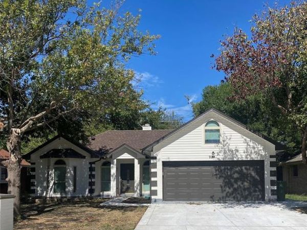 921 Meadowdale Road, Arlington, TX 76017