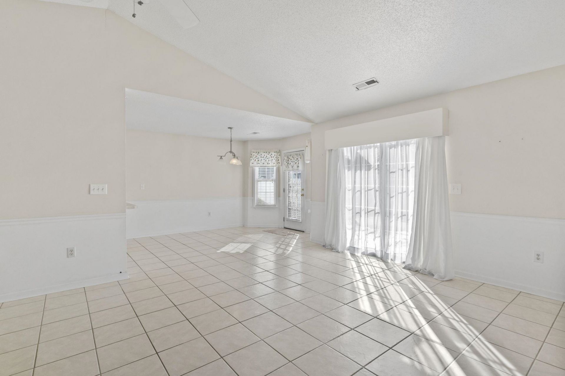 2204 Brick Dr. Photo 10