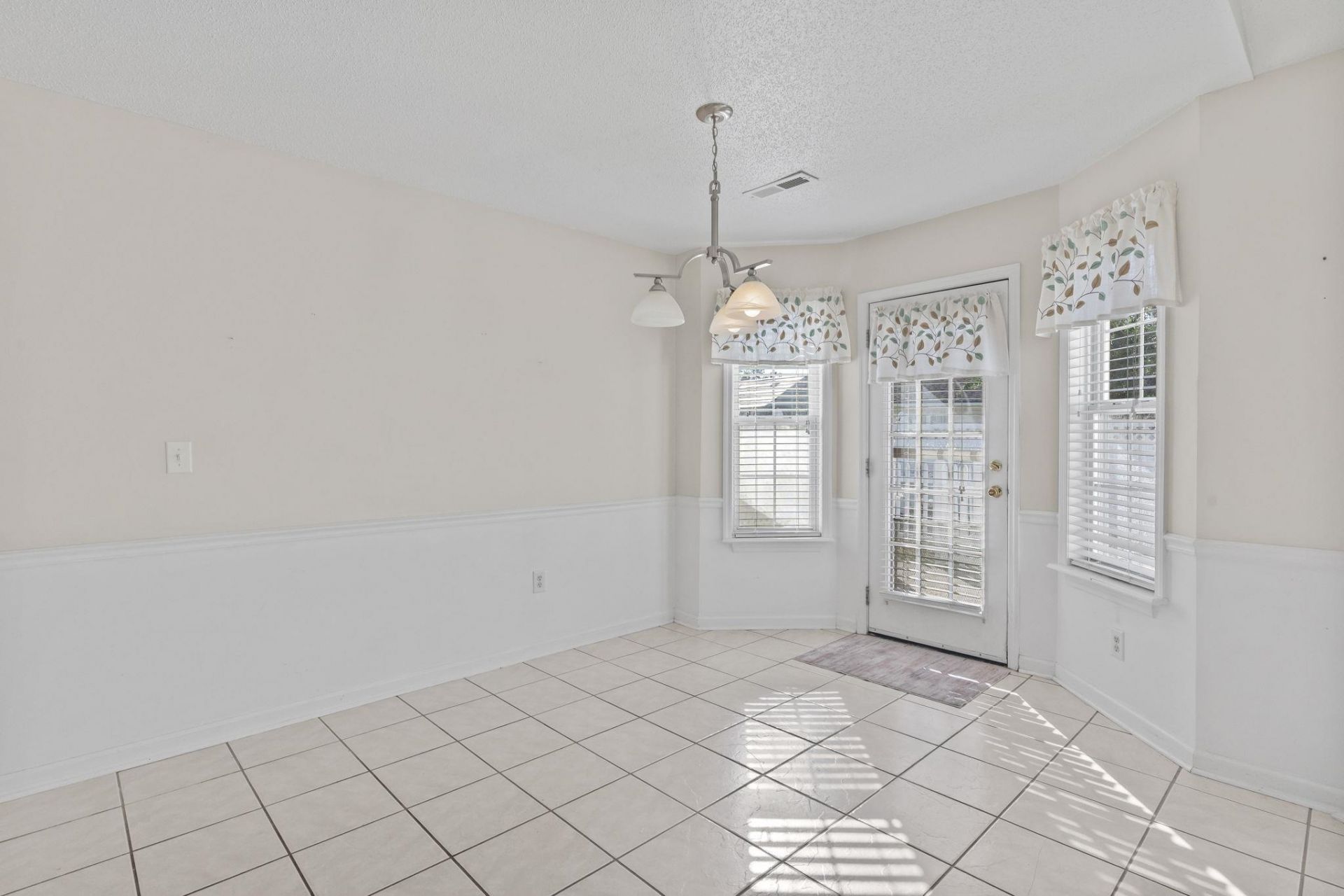 2204 Brick Dr. Photo 11