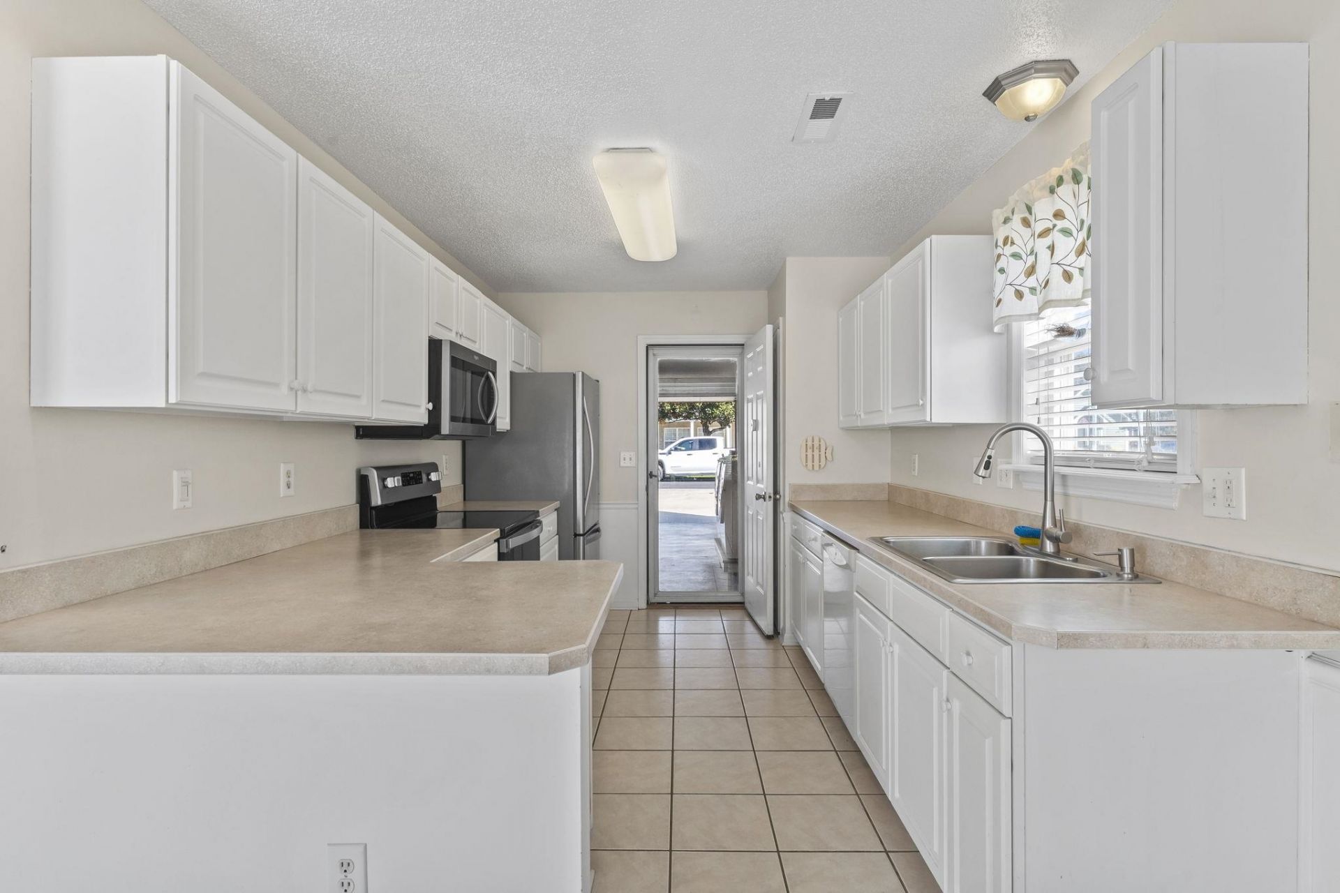 2204 Brick Dr. Photo 13