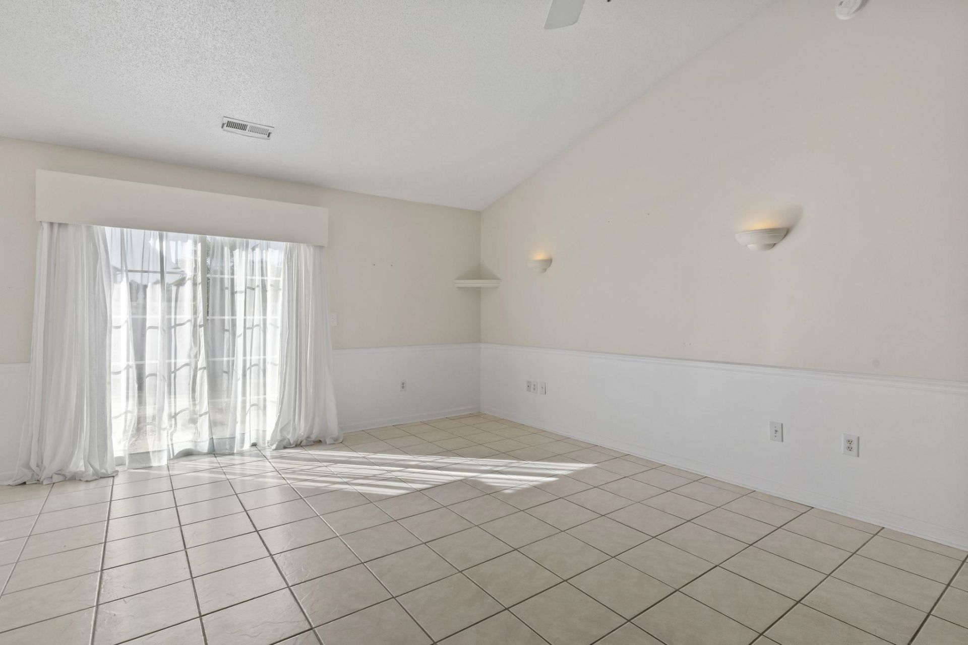 2204 Brick Dr. Photo 5