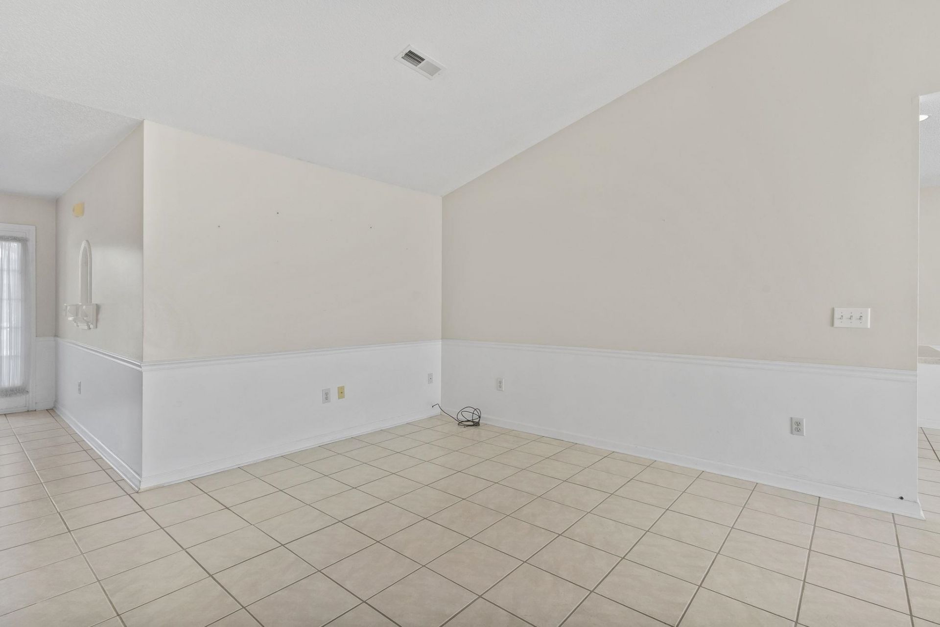2204 Brick Dr. Photo 8