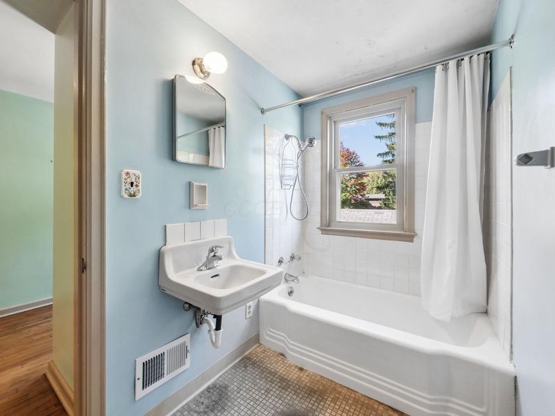 2593 Westmont Boulevard , Columbus, OH 43221 Photo 26