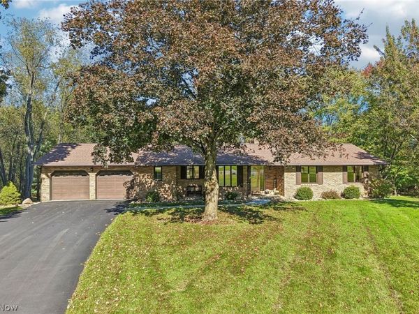 3055 Townsend Street NW, Uniontown, OH 44685