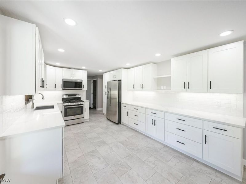 3055 Townsend Street NW, Uniontown, OH 44685 Photo 6