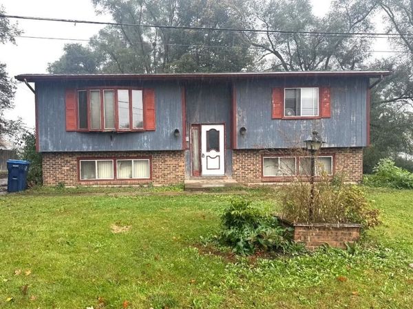 2418 Alton Road , McHenry, IL 60050