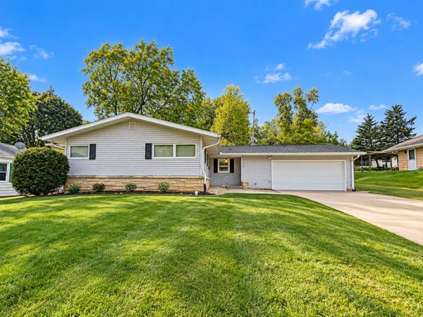 1210 S Homestead Avenue , Freeport, IL 61032