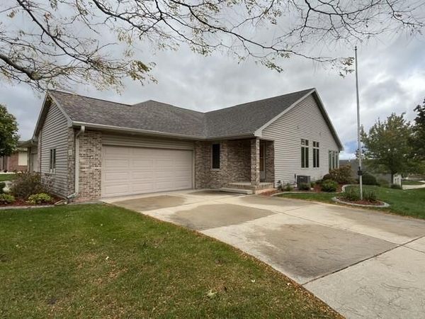 211 Heritage DRIVE, Unit 23, Fort Atkinson, WI 53538