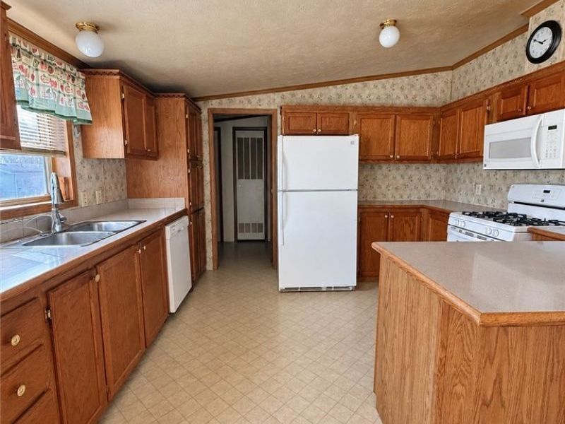 13058 Kevin Lane, Chardon, OH 44024 Photo 6