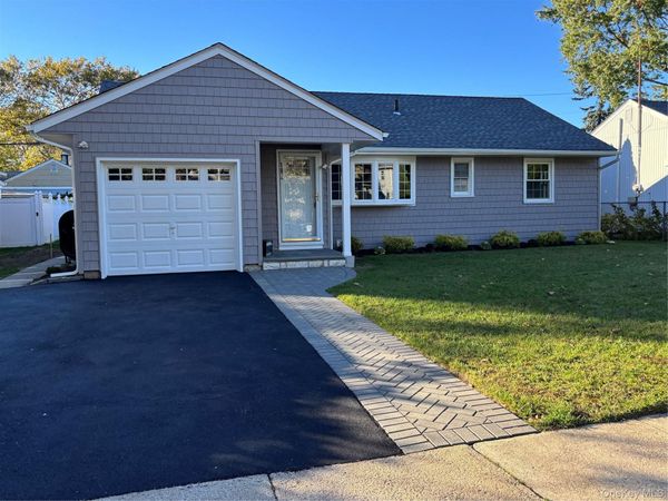 182 Hungry Harbor Road , Valley Stream, NY 11581