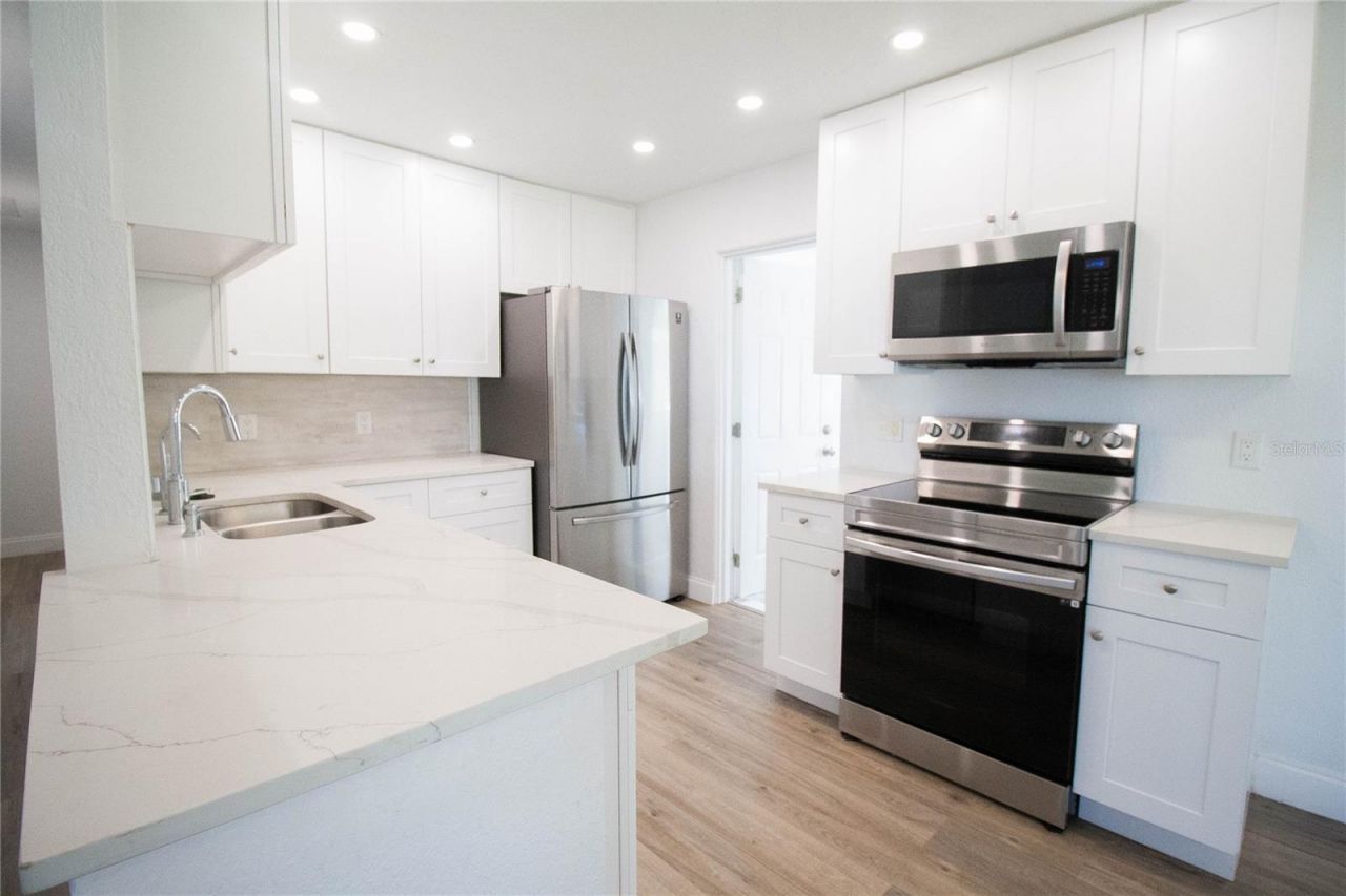 2345 Floyd Street , Sarasota, FL 34239 Photo