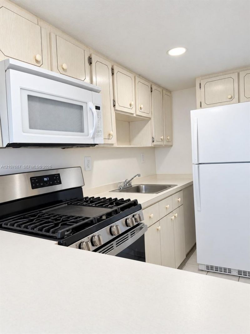 1300 W 47th Pl , Unit 218A, Hialeah, FL 33012 Photo