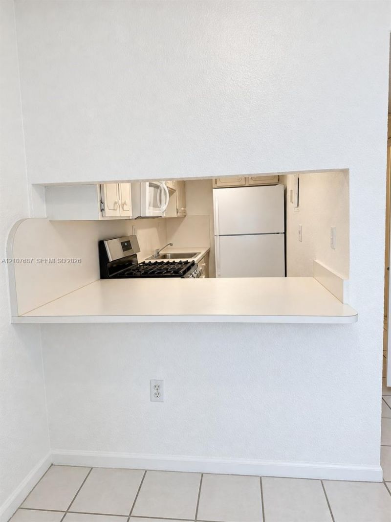 1300 W 47th Pl , Unit 218A, Hialeah, FL 33012 Photo