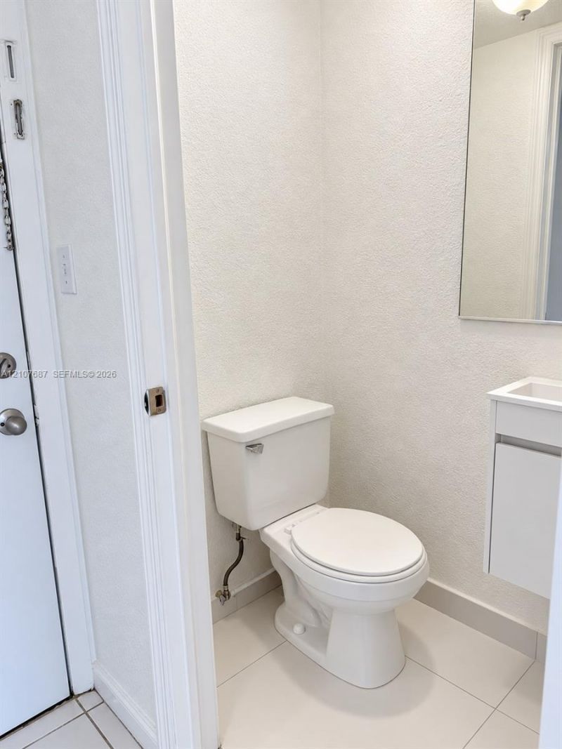 1300 W 47th Pl , Unit 218A, Hialeah, FL 33012 Photo