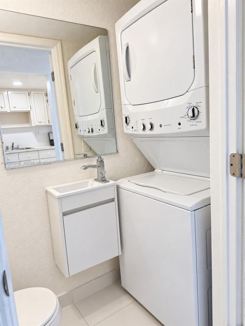 1300 W 47th Pl , Unit 218A, Hialeah, FL 33012 Photo