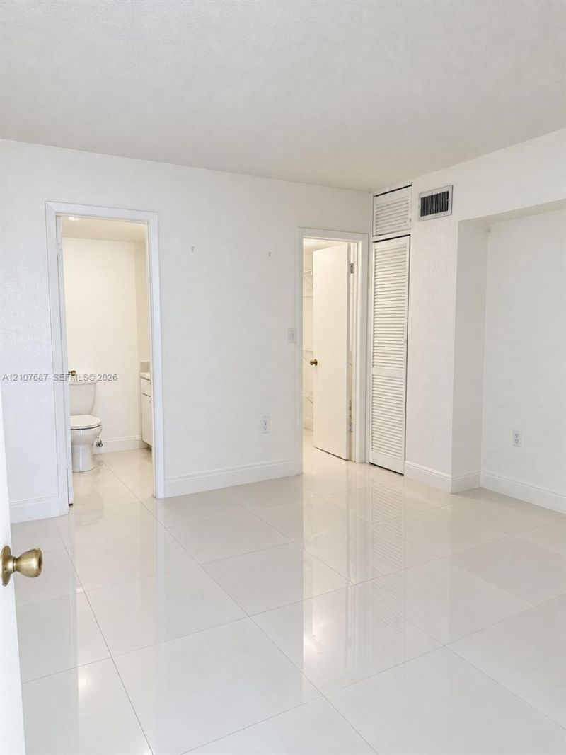 1300 W 47th Pl , Unit 218A, Hialeah, FL 33012 Photo
