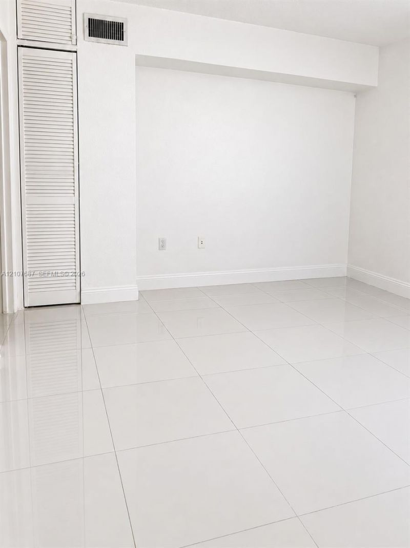 1300 W 47th Pl , Unit 218A, Hialeah, FL 33012 Photo