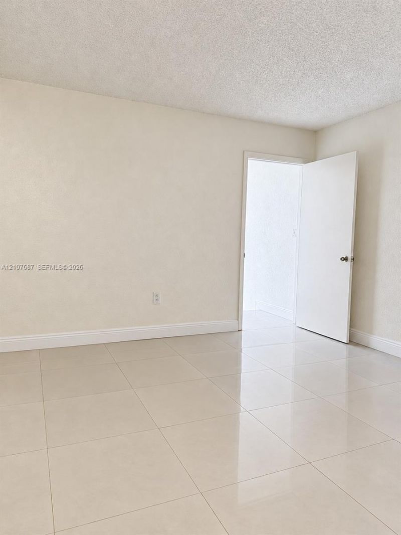 1300 W 47th Pl , Unit 218A, Hialeah, FL 33012 Photo