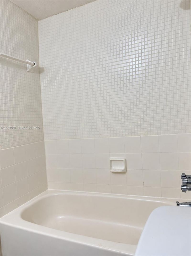 1300 W 47th Pl , Unit 218A, Hialeah, FL 33012 Photo