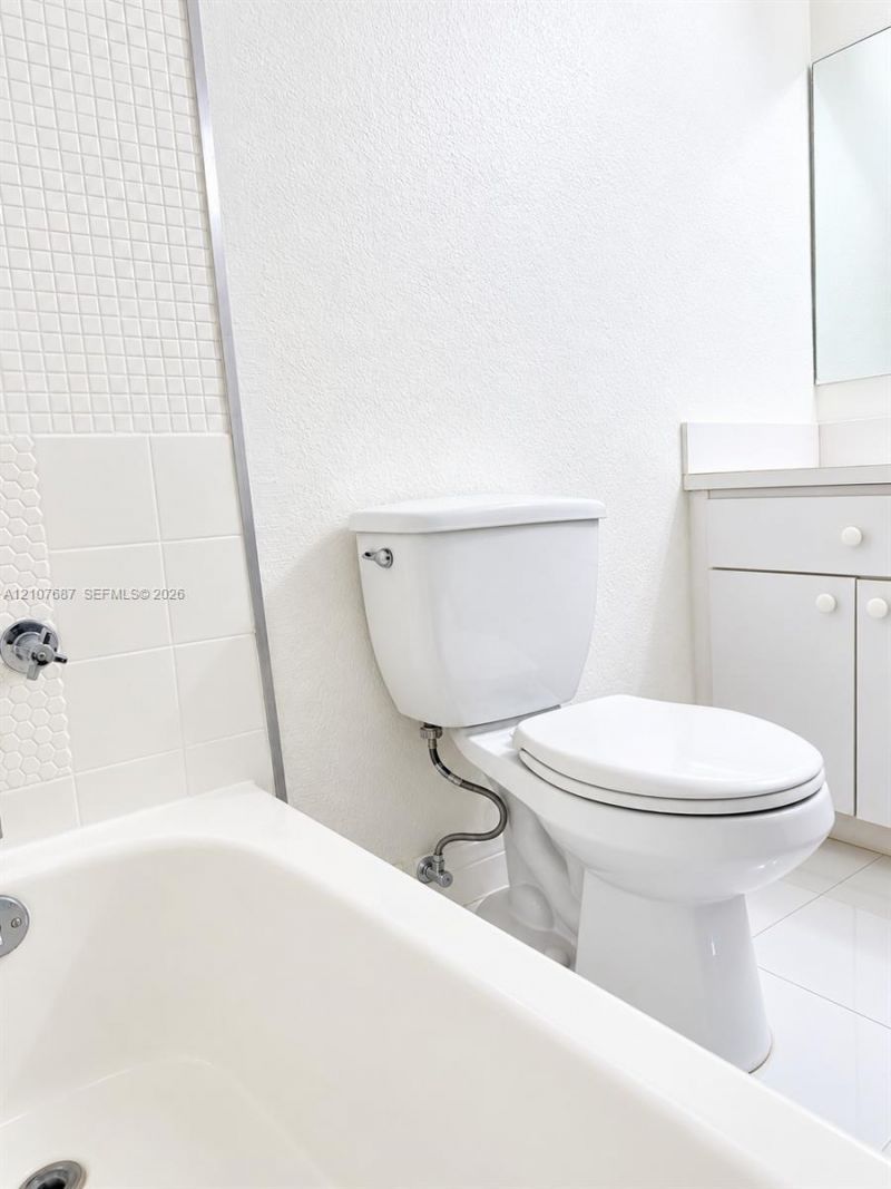 1300 W 47th Pl , Unit 218A, Hialeah, FL 33012 Photo