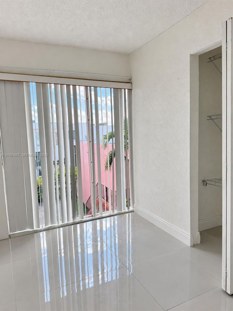 1300 W 47th Pl , Unit 218A, Hialeah, FL 33012 Photo