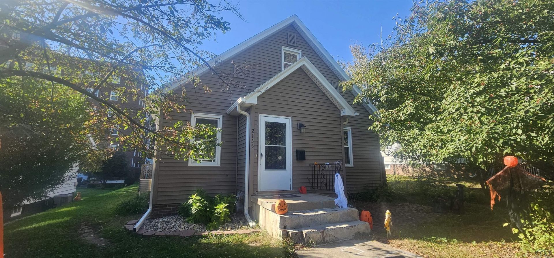 2135 GRANDVIEW BLVD Sioux City, IA 51104