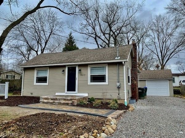 1917 Northmoreland Boulevard , Cuyahoga Falls, OH 44221
