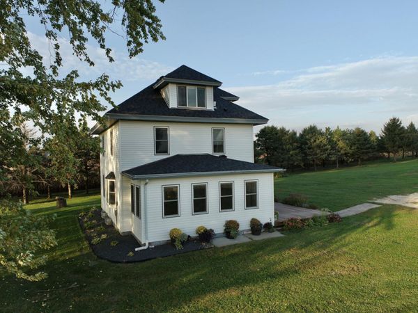 66562 County Road 1 , Mazeppa, MN 55956