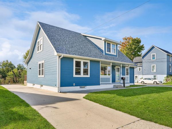 1723 S 4th Avenue E, Newton, IA 50208