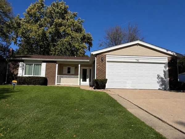 730 N Carriageway Drive , Buffalo Grove, IL 60089