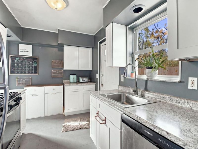 4024 Saint Martins Place, Cincinnati, OH 45211 Photo 9