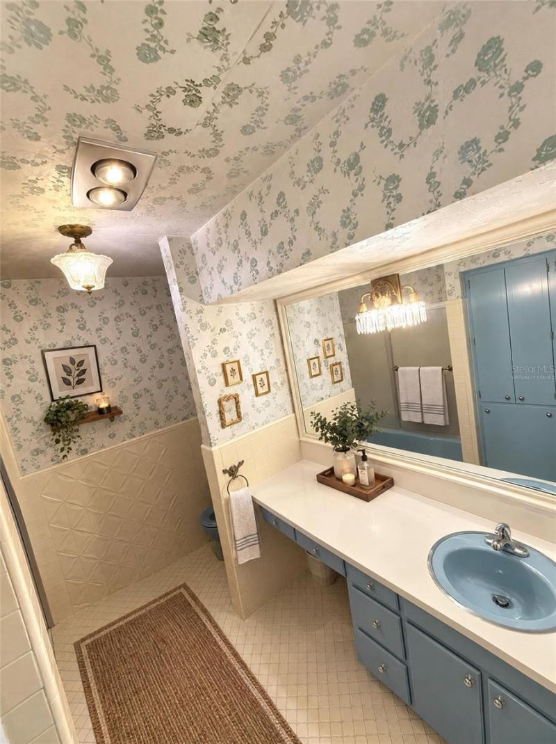 925 W Cimmeron Drive , Tampa, FL 33603 Photo