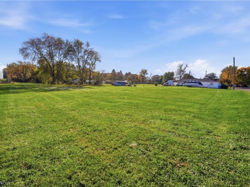 Lindcrest Street SW, Navarre, OH 44662 Photo 6