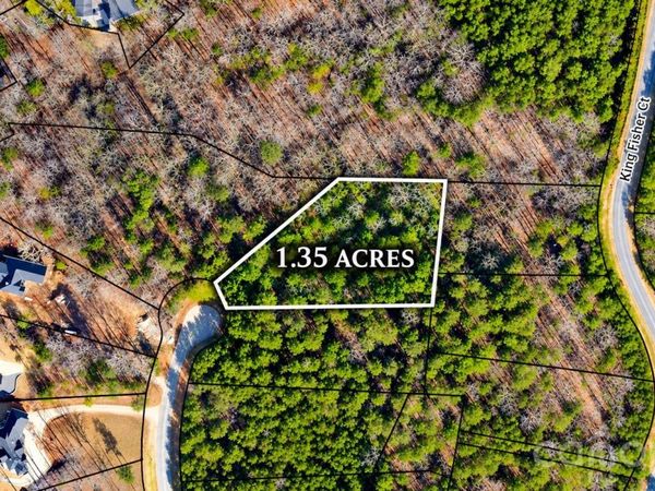 210 kingfisher Court , New London, NC 28127
