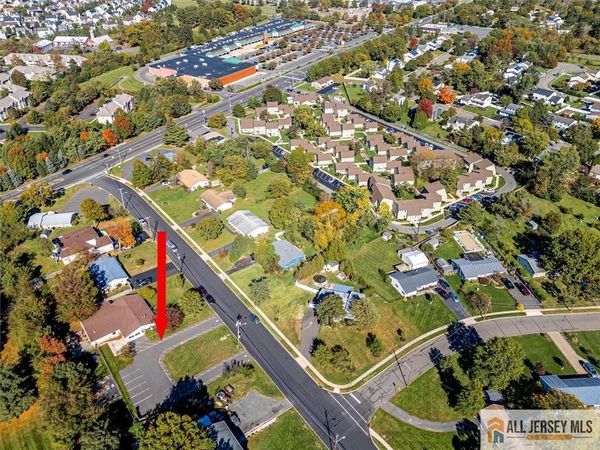 9 Stanworth Road , Kendall Park, NJ 08824