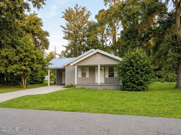 1051 NE LAKE Drive, Lake City, FL 32055