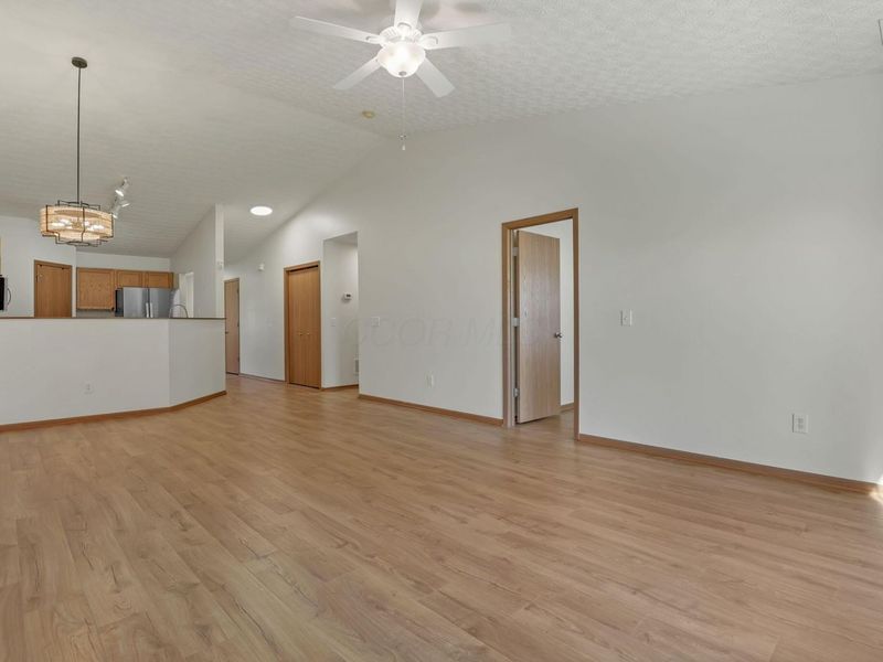 1496 October Ridge Court , Columbus, OH 43223 Photo 4