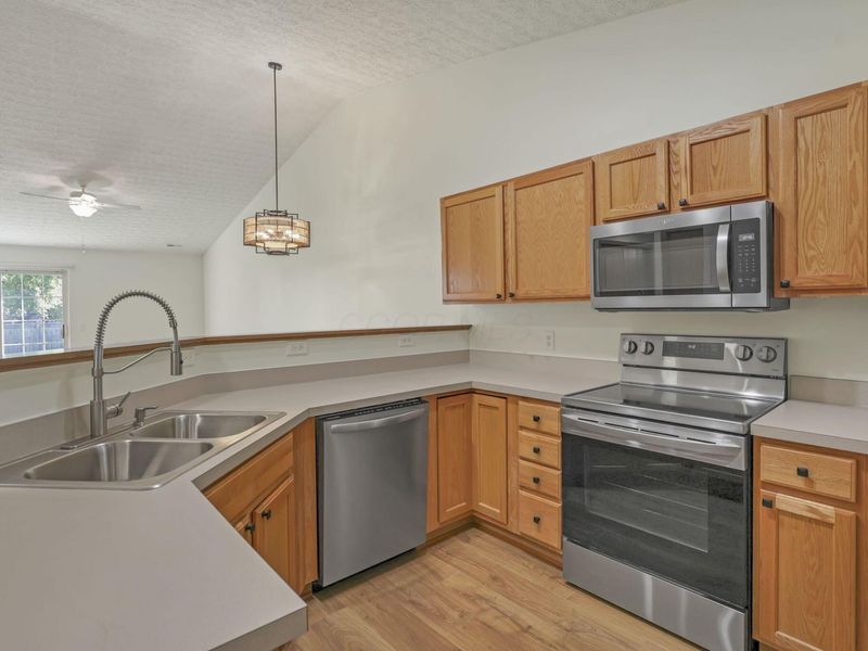 1496 October Ridge Court , Columbus, OH 43223 Photo 6