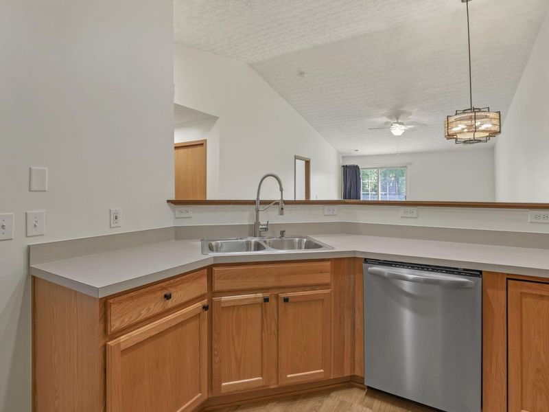 1496 October Ridge Court , Columbus, OH 43223 Photo 7