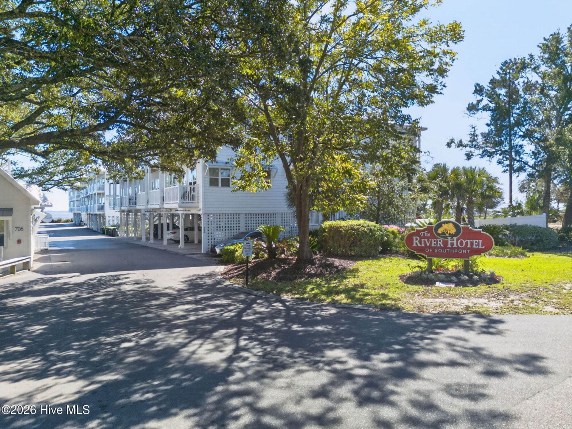 702 E Moore Street  Photo 15