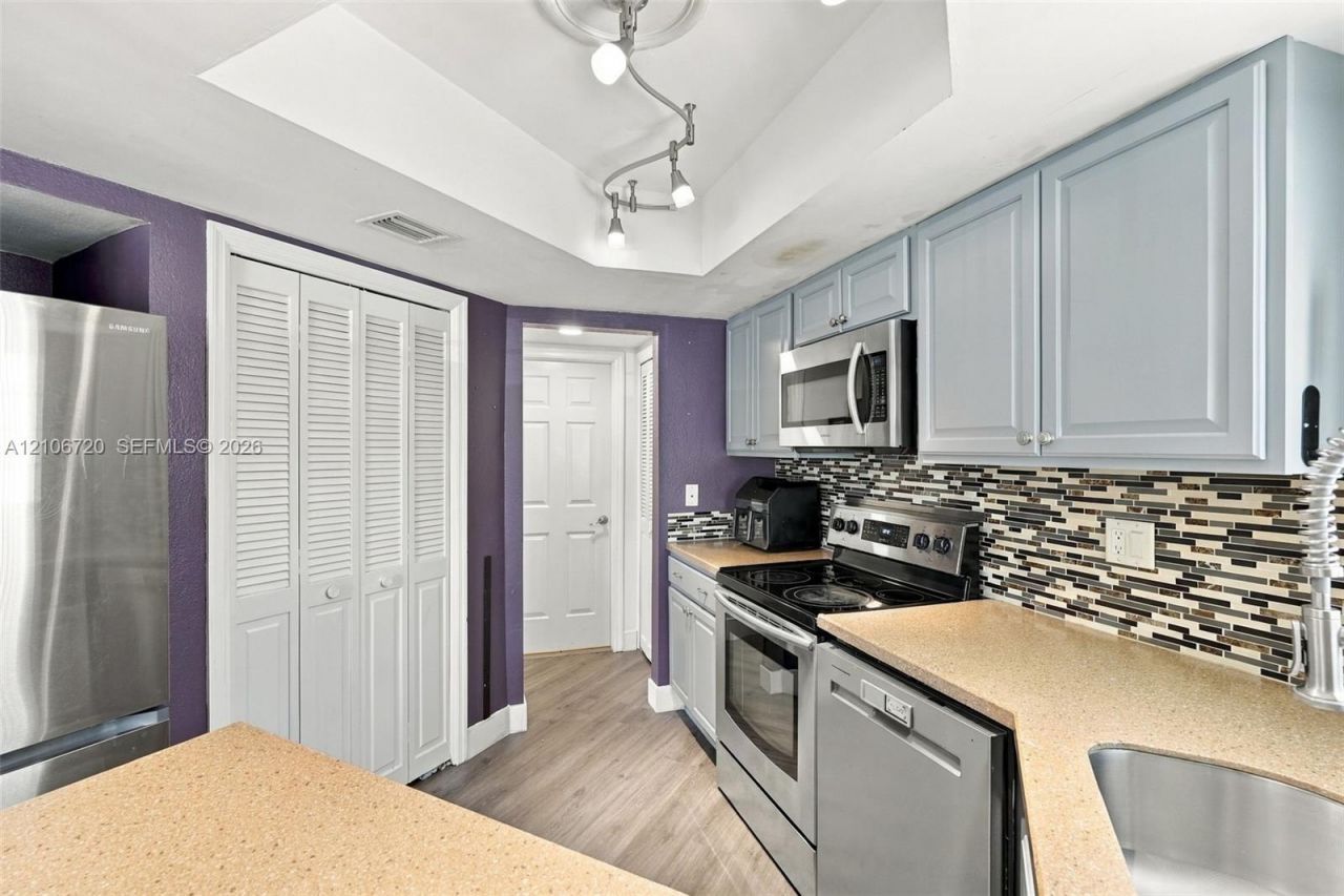 152 Weybridge Cir, Unit C, Royal Palm Beach, FL 33411 Photo
