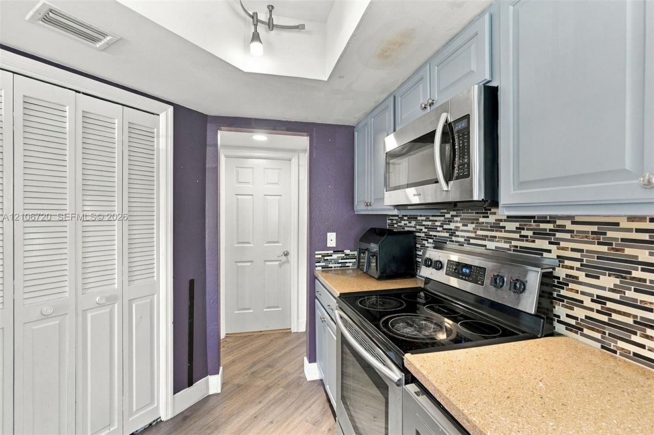 152 Weybridge Cir, Unit C, Royal Palm Beach, FL 33411 Photo