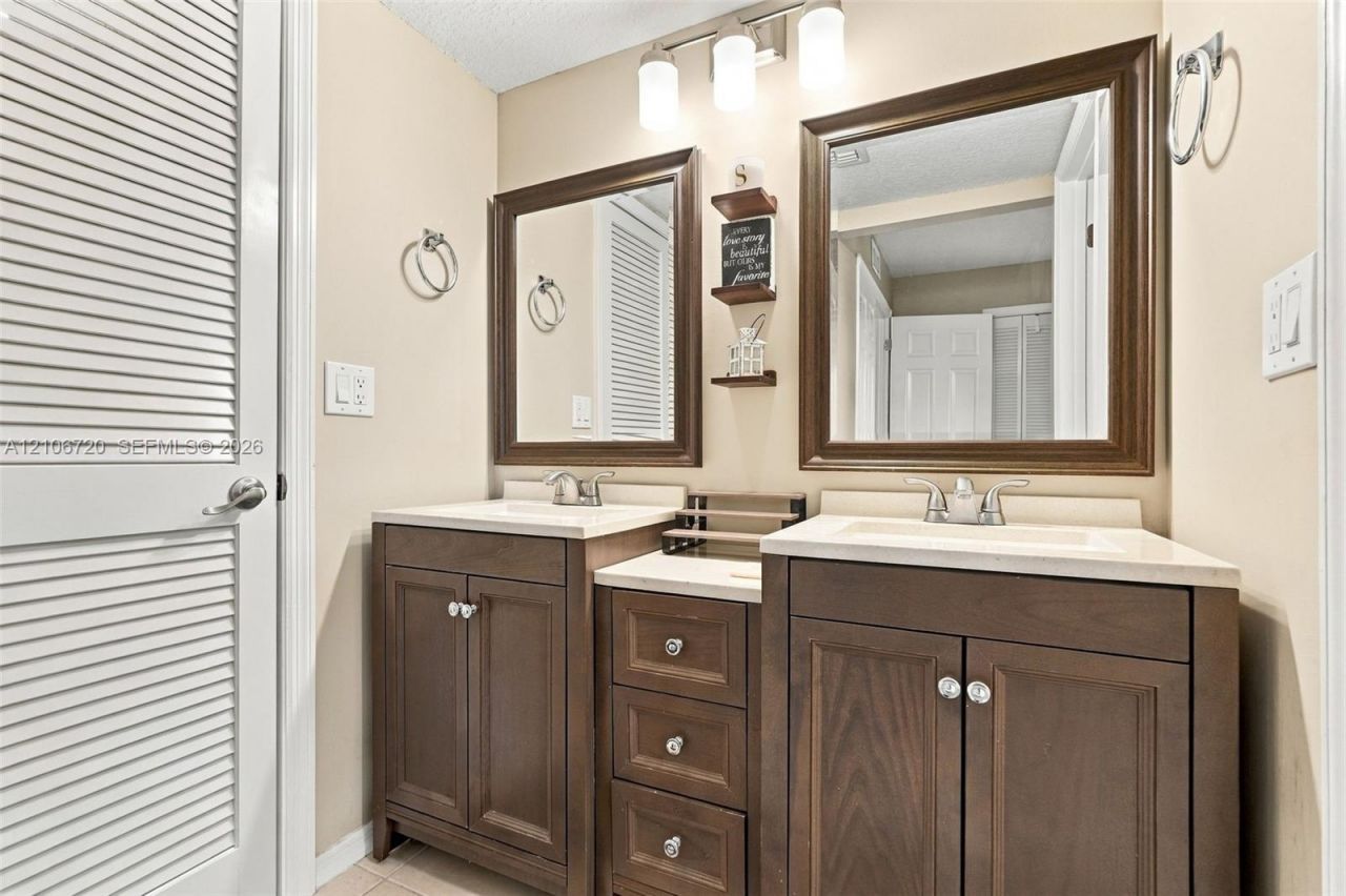 152 Weybridge Cir, Unit C, Royal Palm Beach, FL 33411 Photo