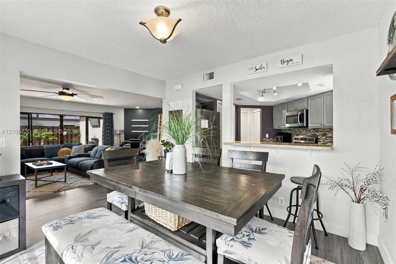 152 Weybridge Cir, Unit C, Royal Palm Beach, FL 33411 Photo