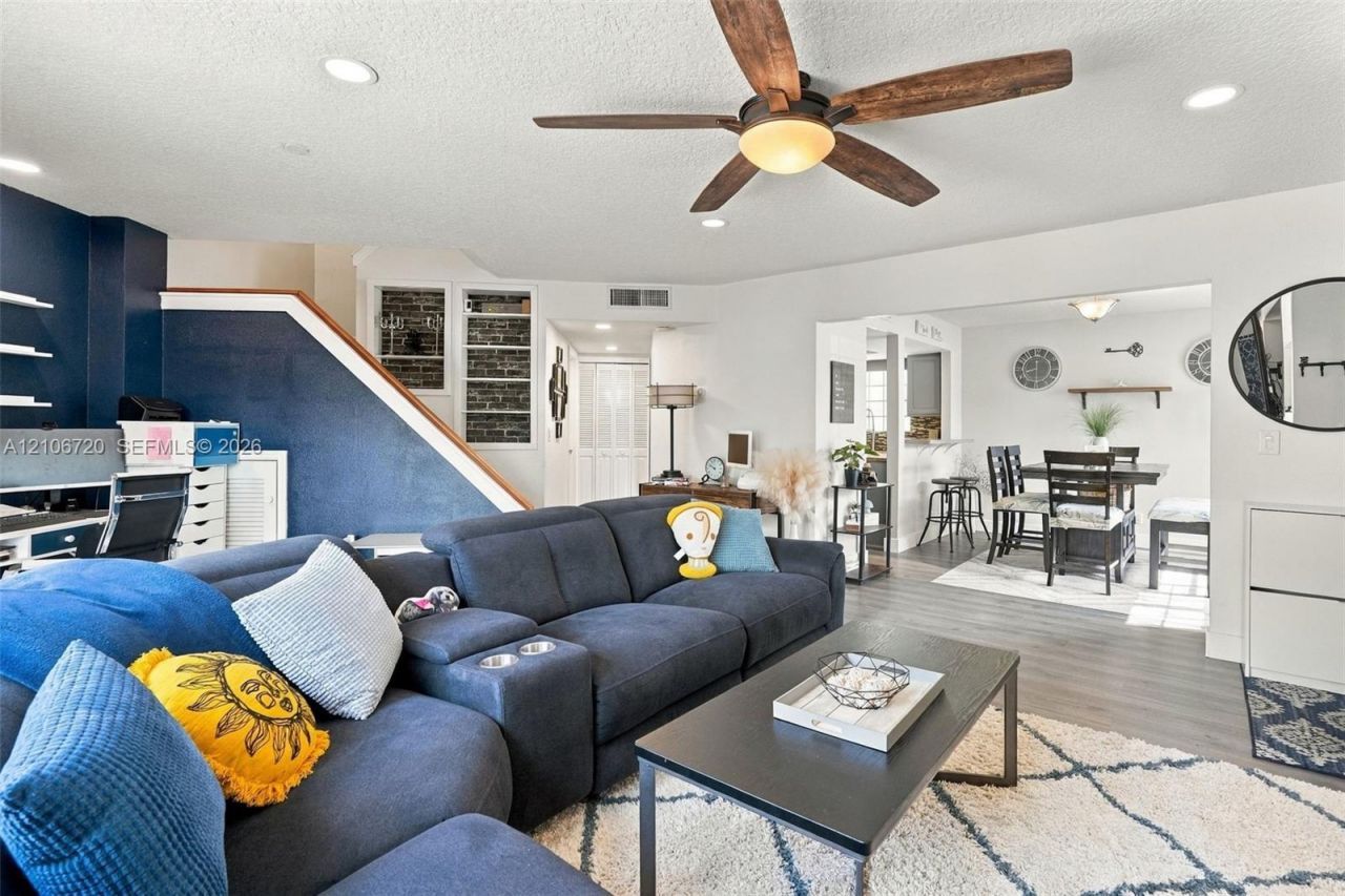 152 Weybridge Cir, Unit C, Royal Palm Beach, FL 33411 Photo
