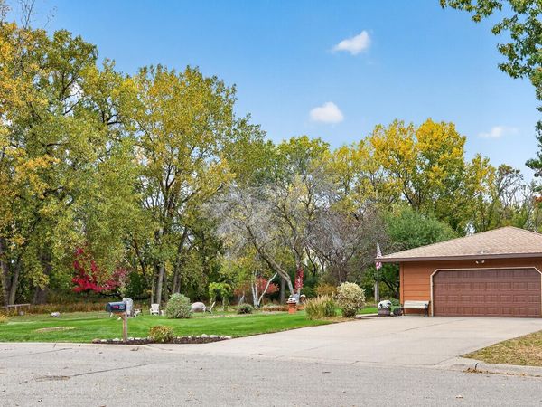 1712 89th Avenue N, Brooklyn Park, MN 55444