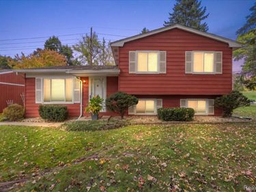 4044 Saginaw Trail, Waterford Township, Mi 48329