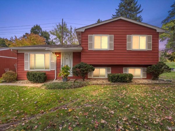 4044 Saginaw Trail, Waterford Township, Mi 48329