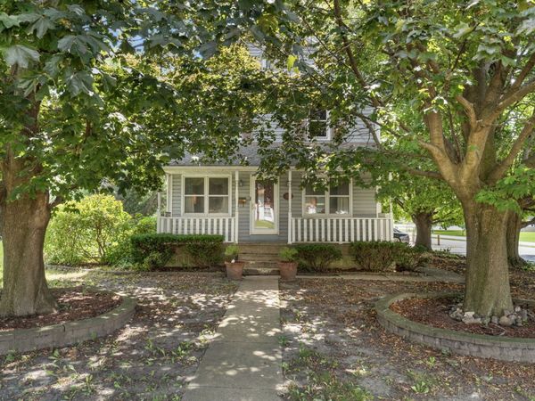 706 Old Indian Trail , Aurora, IL 60506