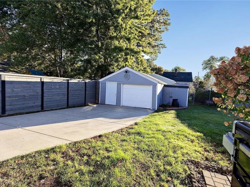 5573 Decker Road, North Olmsted, OH 44070 Photo 12